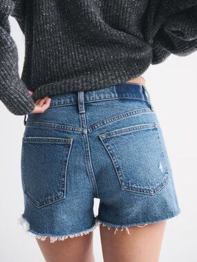 Abercrombie & Fitch The Mom Short High Rise Vent Hem in Medium Dark Blue Sz 6/28